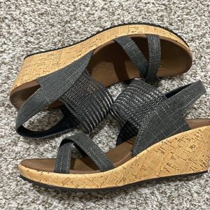 Sketchers Beverlee Wedge Sz 9